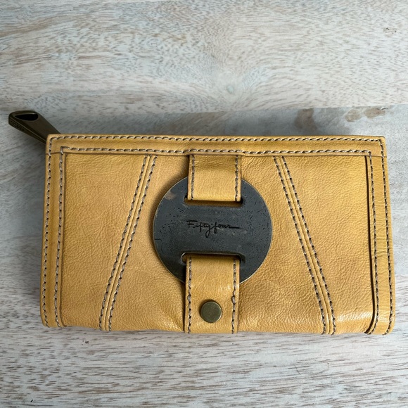 FOSSIL FIFTY FOUR leather wallet, yellow, Never Used, zip around womens wallet - Picture 8 of 8